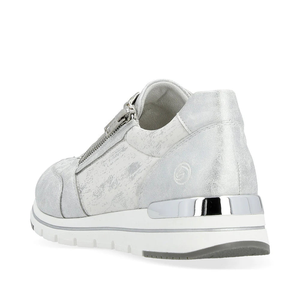 R6700