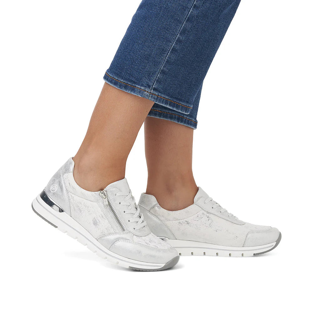R6700